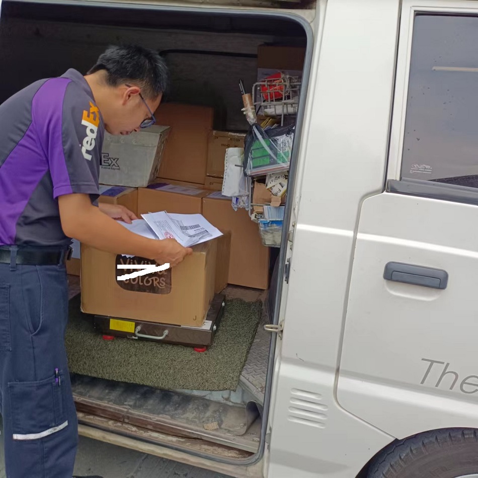 இந்தியாவிற்கான வாட்டர்கலர் பெயிண்ட் அதிகாரப்பூர்வ FEDEX மூலம் வாடிக்கையாளர்களுக்கு வெற்றிகரமாக விநியோகிக்கப்பட்டது
